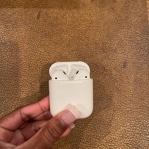 Used 2nd Generation Apple AirPods